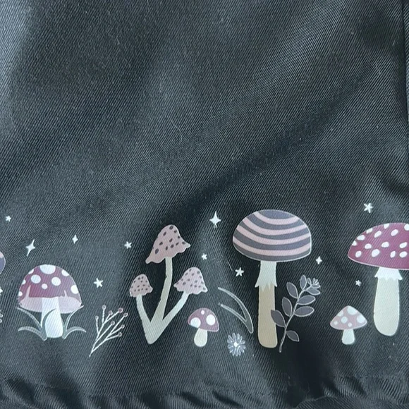 Black mushroom suspender skirt - Picture 4 of 4